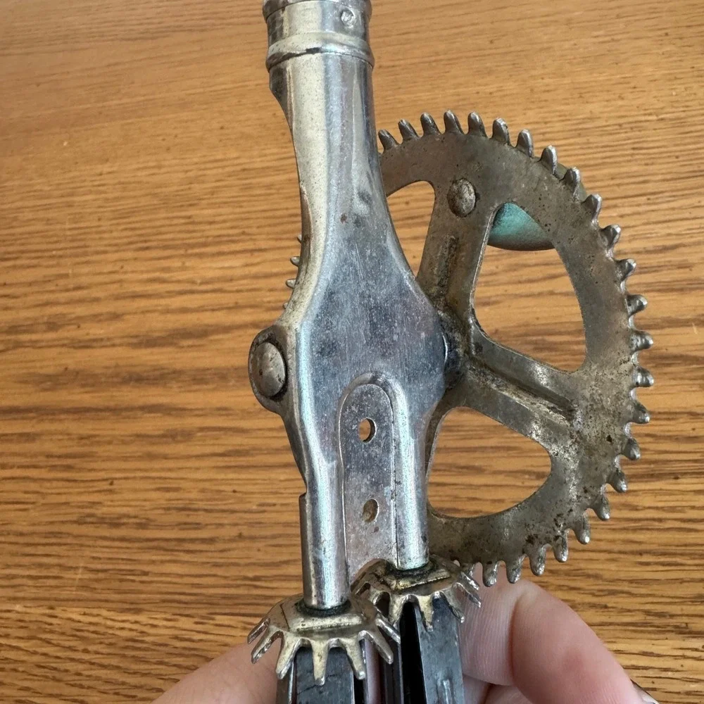 Vintage A&J Hand Crank Egg Beater Whisk Pat Oct 9 1923 USA Green Kitchen‎ Tool